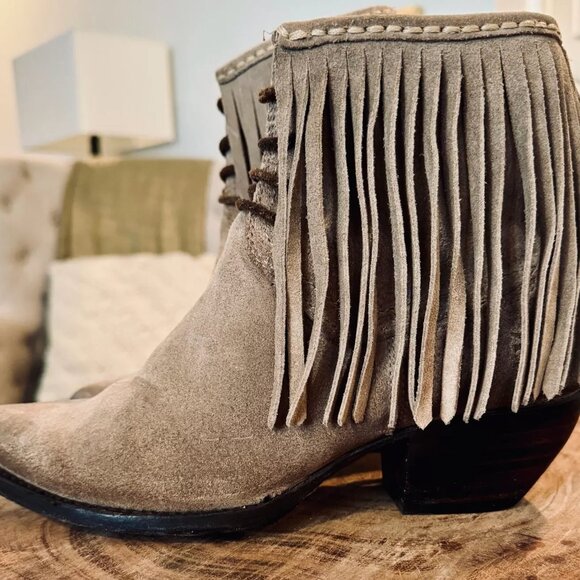 Frye Sacha Fringe Suede Boho Ankle Boots Tan - Women's Size 7 - Picture 4 of 5